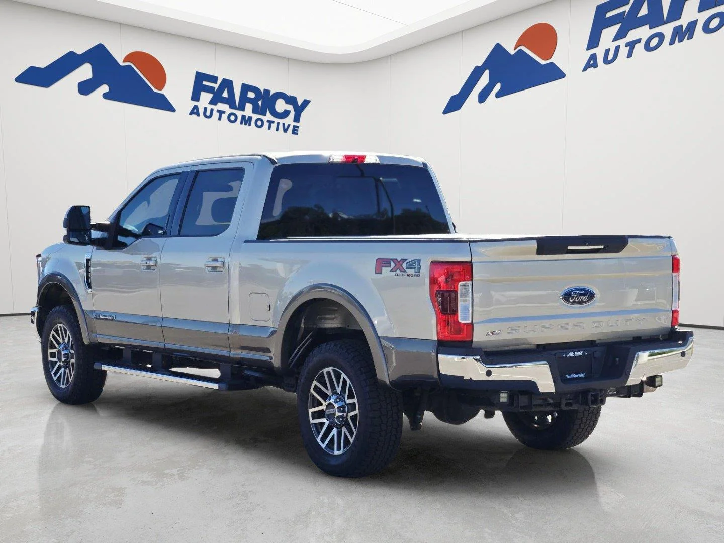 Used 2018 White Gold/Stone Gray Ford Lariat image 9