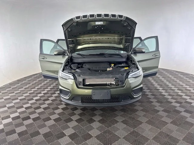 Used 2020 Green Jeep Latitude image 13