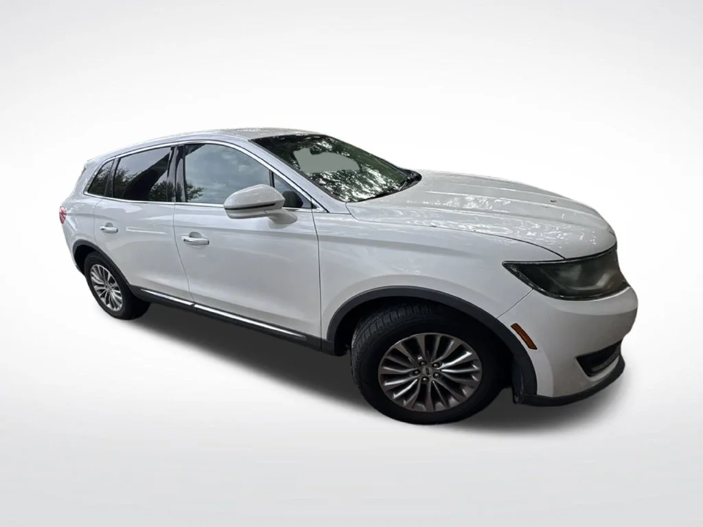 Used 2017 White Platinum Clearcoat Metallic Lincoln Select image 4