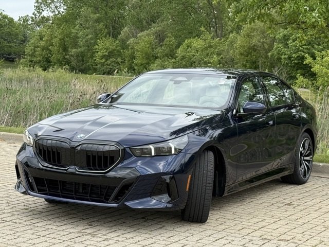 Used 2026 Tanzanite Blue II Metallic BMW 530i xDrive image 3