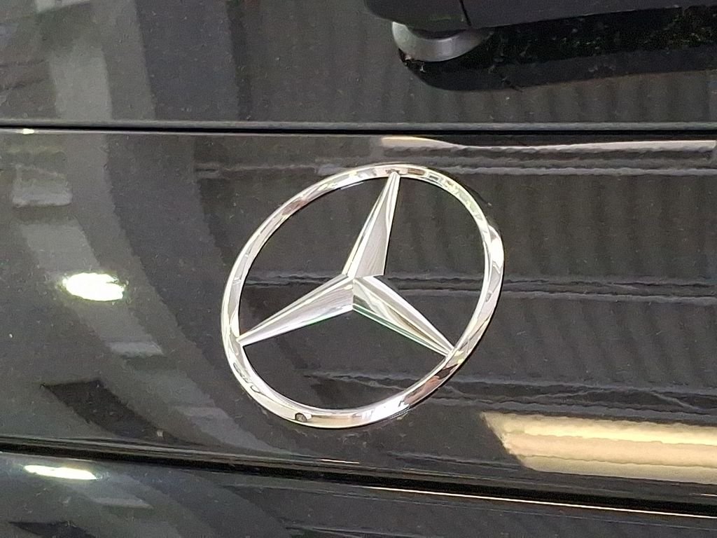 New 2026 Obsidian Black Metallic Mercedes-Benz GLC 300 image 28