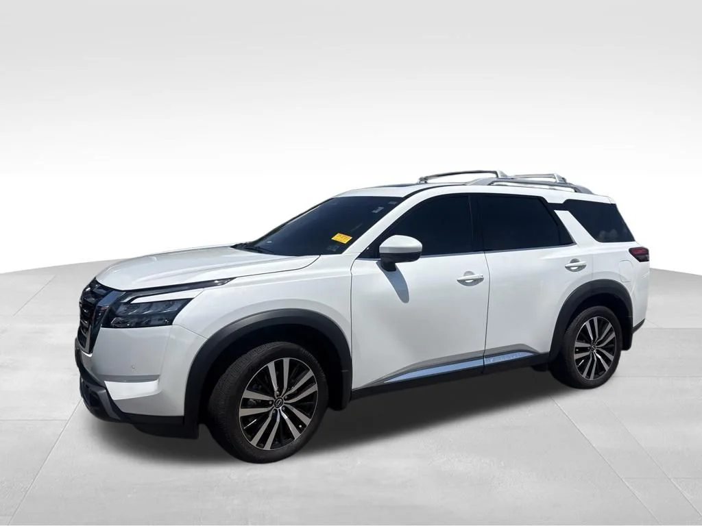 Used 2025 White Nissan Platinum image 22