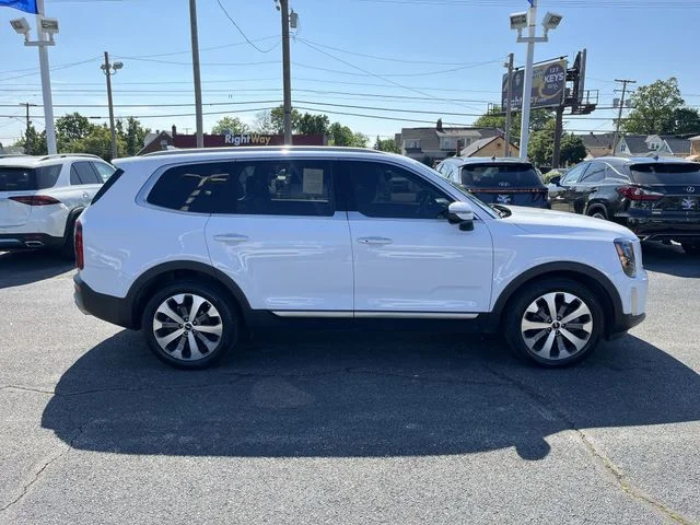 Used 2022 White Kia S image 11