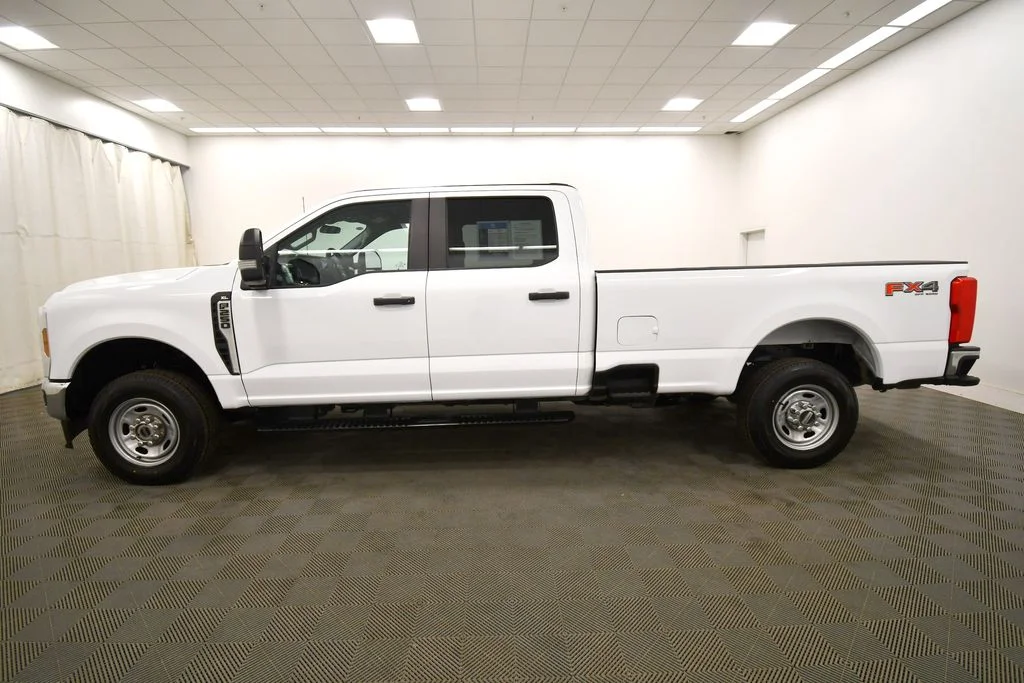 Used 2024 White Ford XL image 4