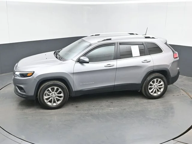 Used 2019 Billet Silver Metallic Clearcoat Jeep Latitude image 32