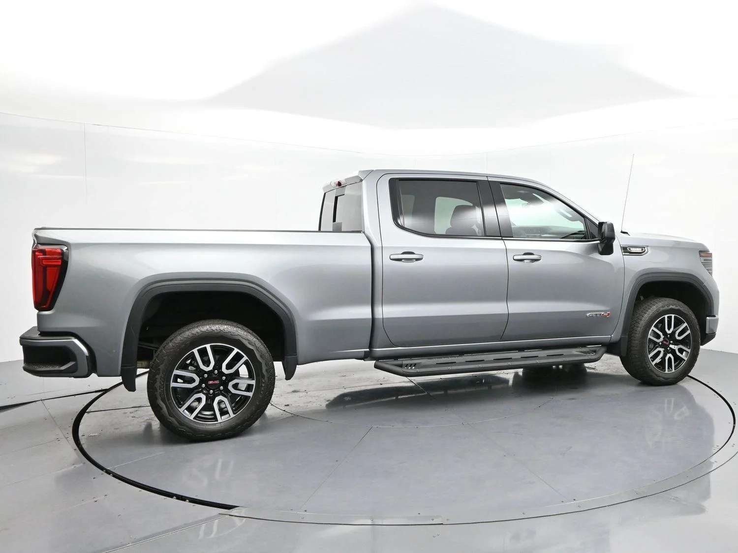 Used 2025 Sterling Metallic GMC AT4 image 8