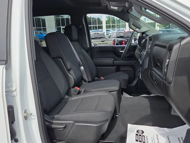 Used 2025 White Chevrolet Custom image 15