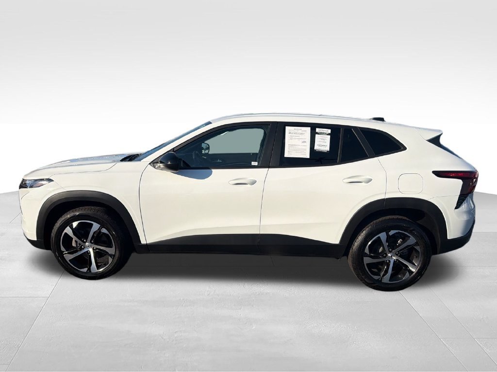 Used 2025 White Chevrolet 1RS image 2