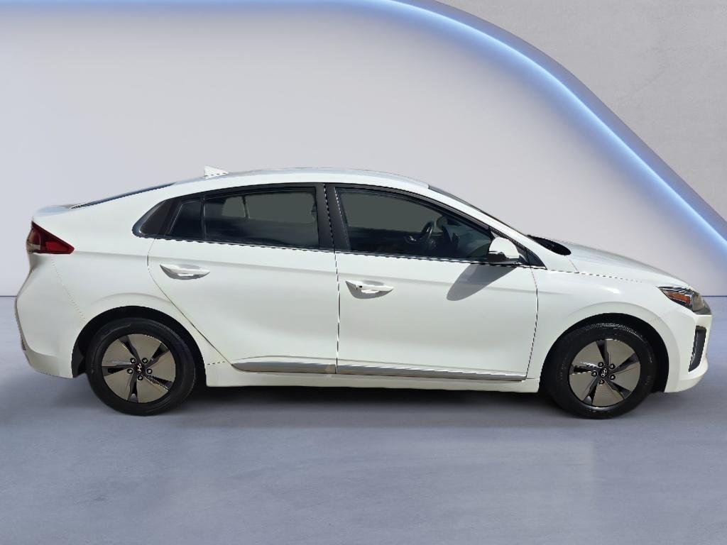 Used 2021 Ceramic White Hyundai SE image 6