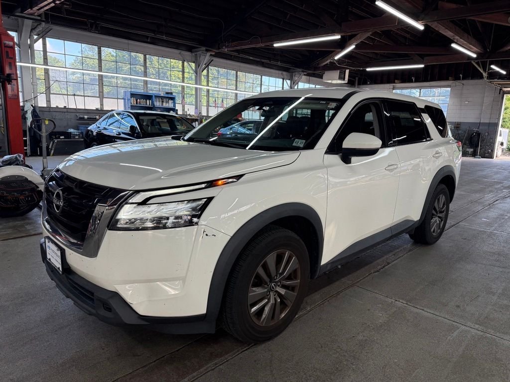 Used 2022 White Nissan S image 1