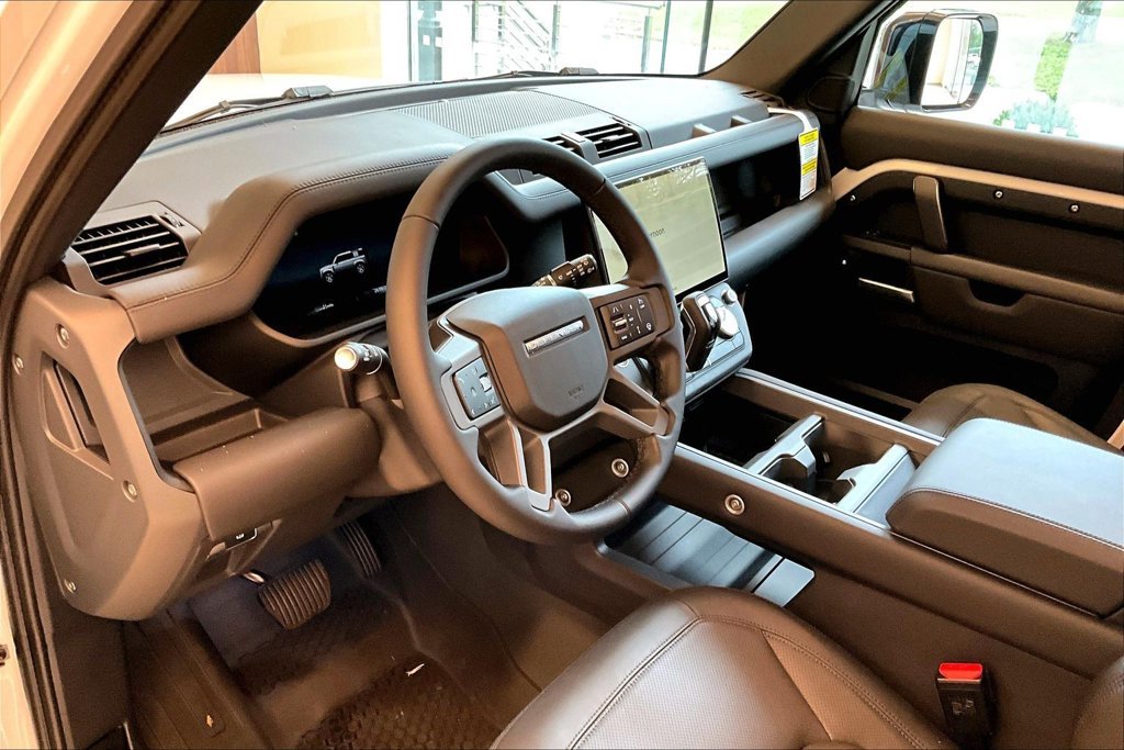 New 2026 White Land Rover X-Dynamic SE image 11