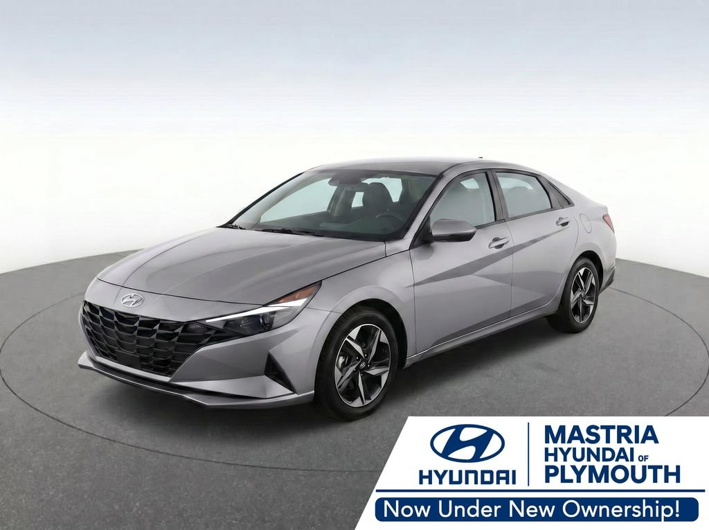 Used 2023 Silver Hyundai SEL image 1