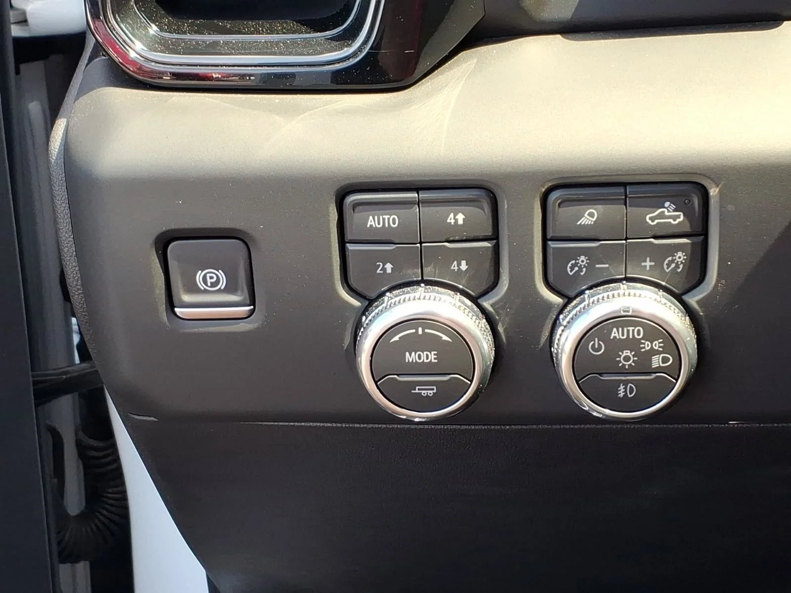 Used 2026 Summit White GMC AT4 image 21