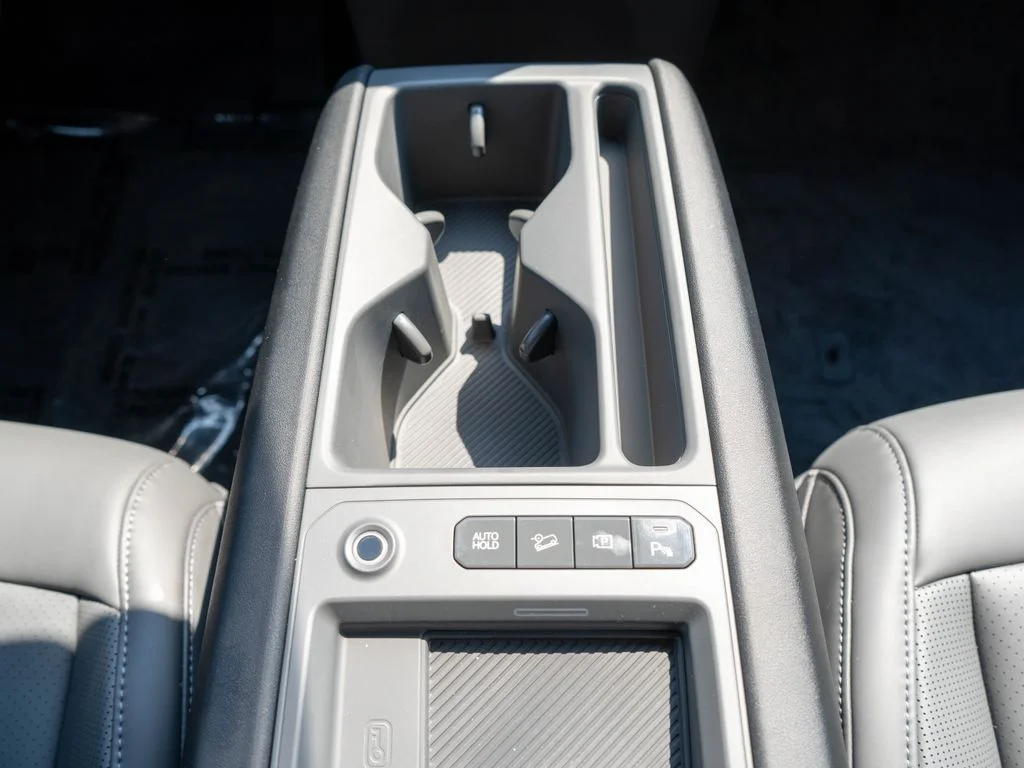 New 2026 Ocean Blue Kia Wind AWD image 32