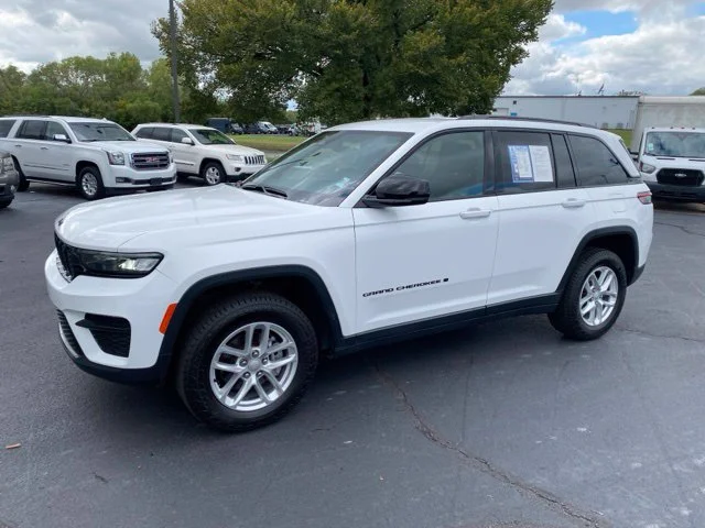 Used 2024 White Jeep Altitude image 3