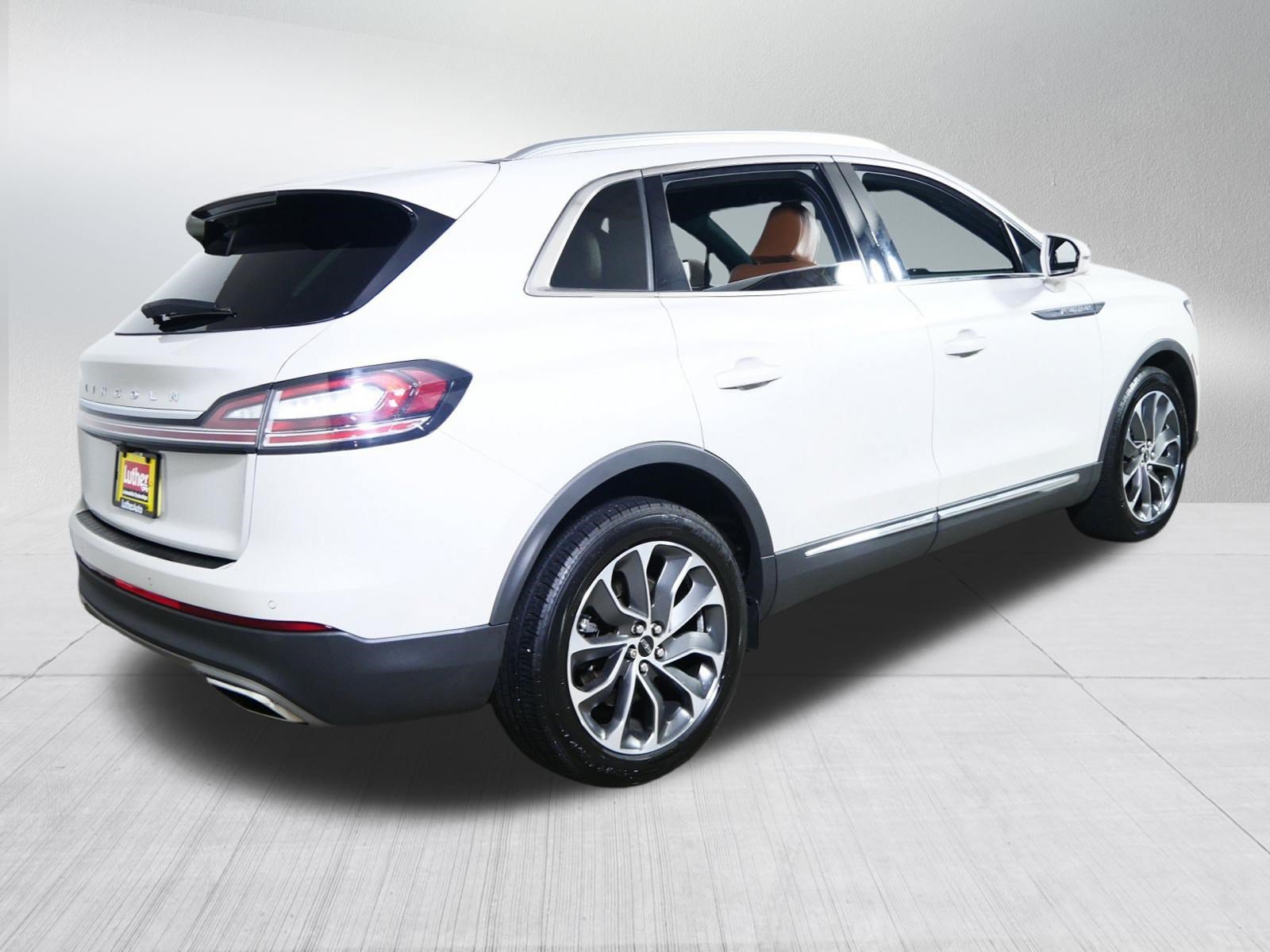 Used 2022 Ceramic Pearl Metallic Tinted Clearcoat Lincoln Reserve image 7