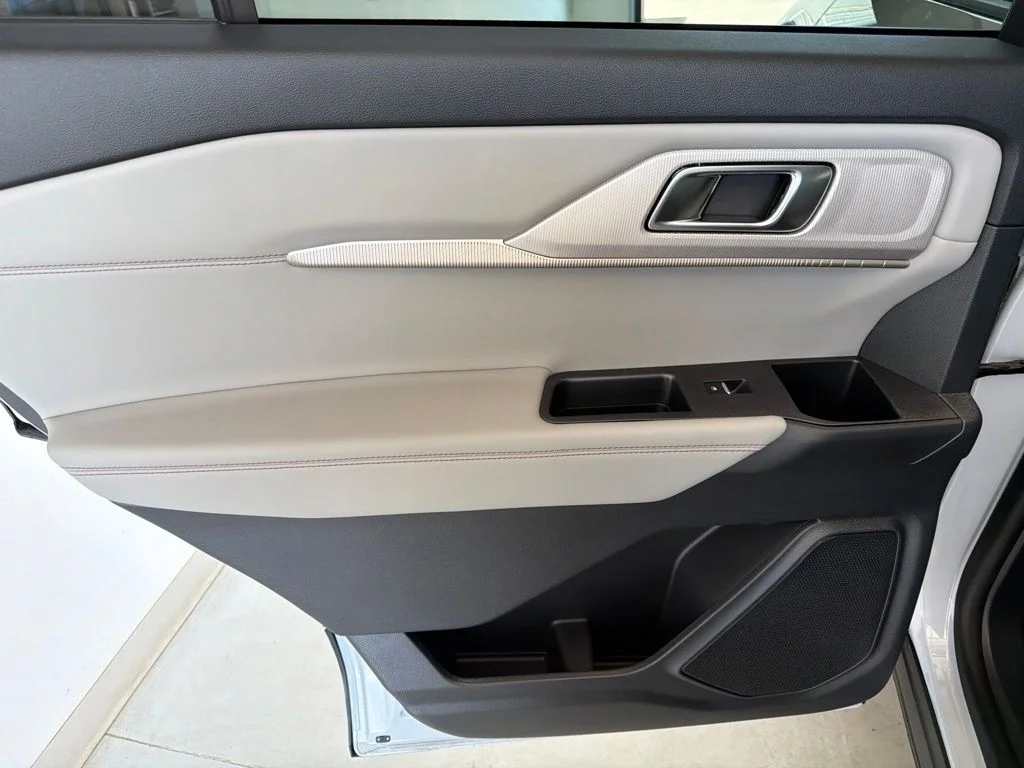 New 2026 Space White Metallic Ford Active image 28