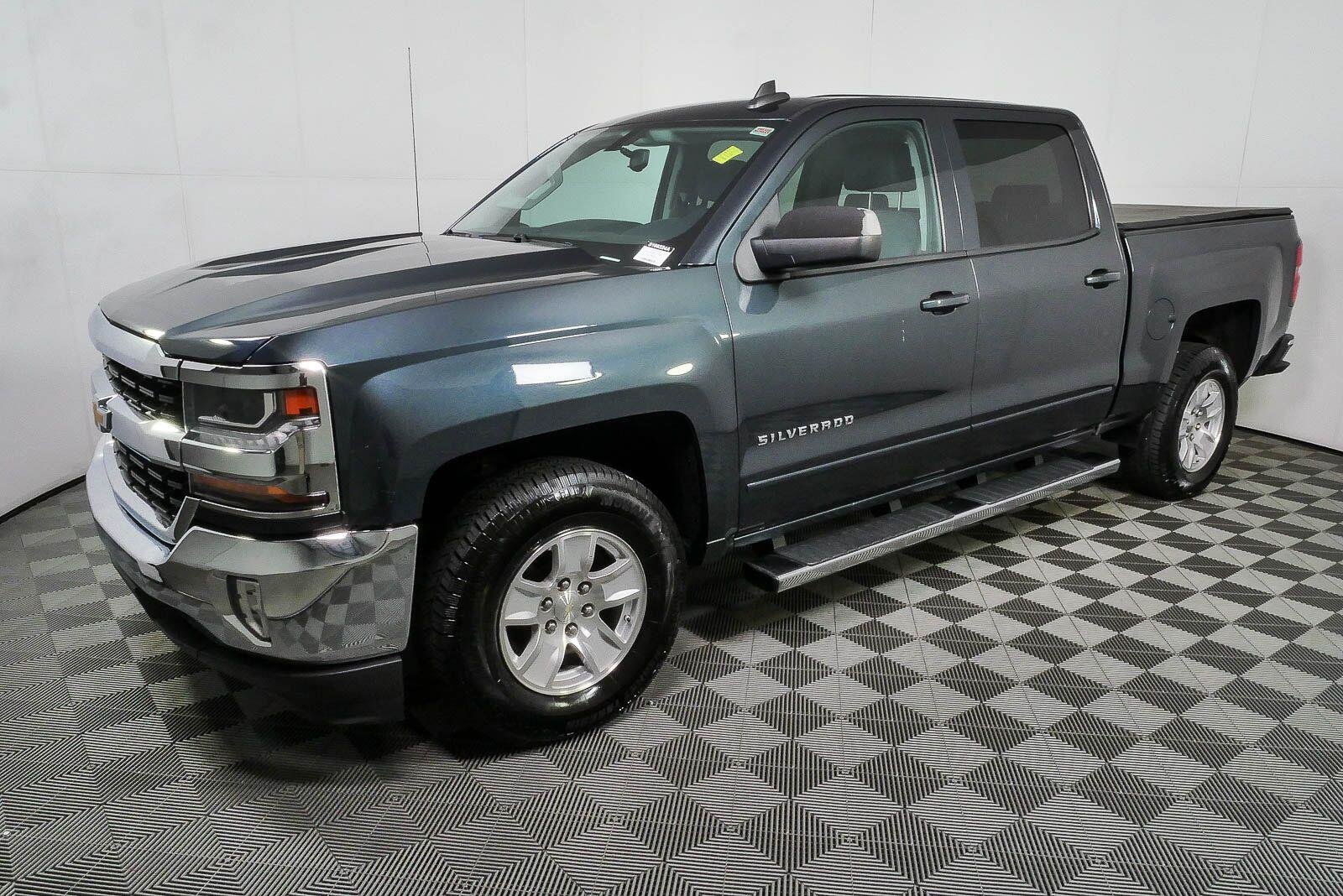 Used 2017 GRAPHITE METALLIC Chevrolet LT image 25