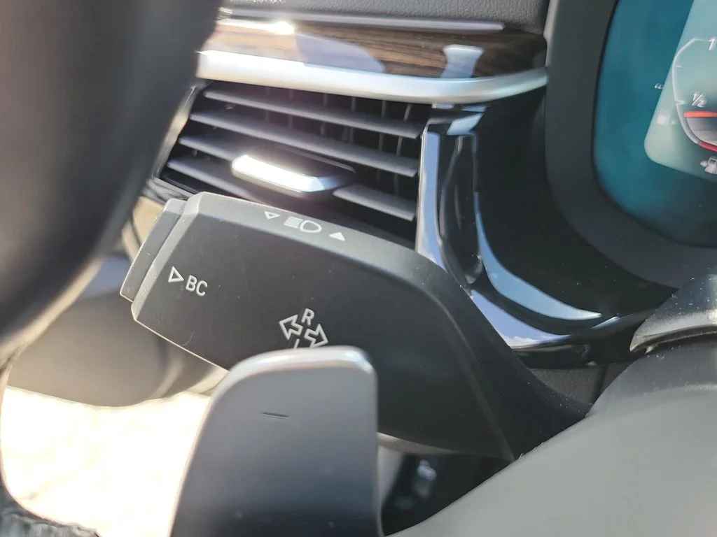 Used 2020 White BMW 540i xDrive image 32