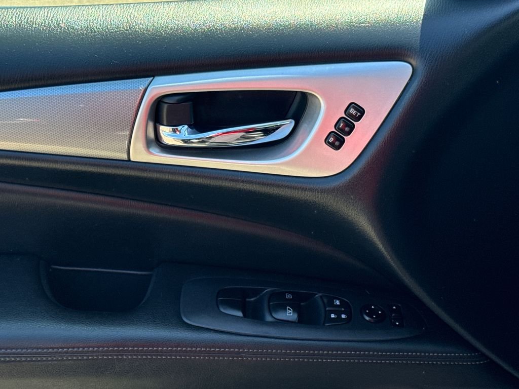 Used 2018 Black Nissan SL image 36