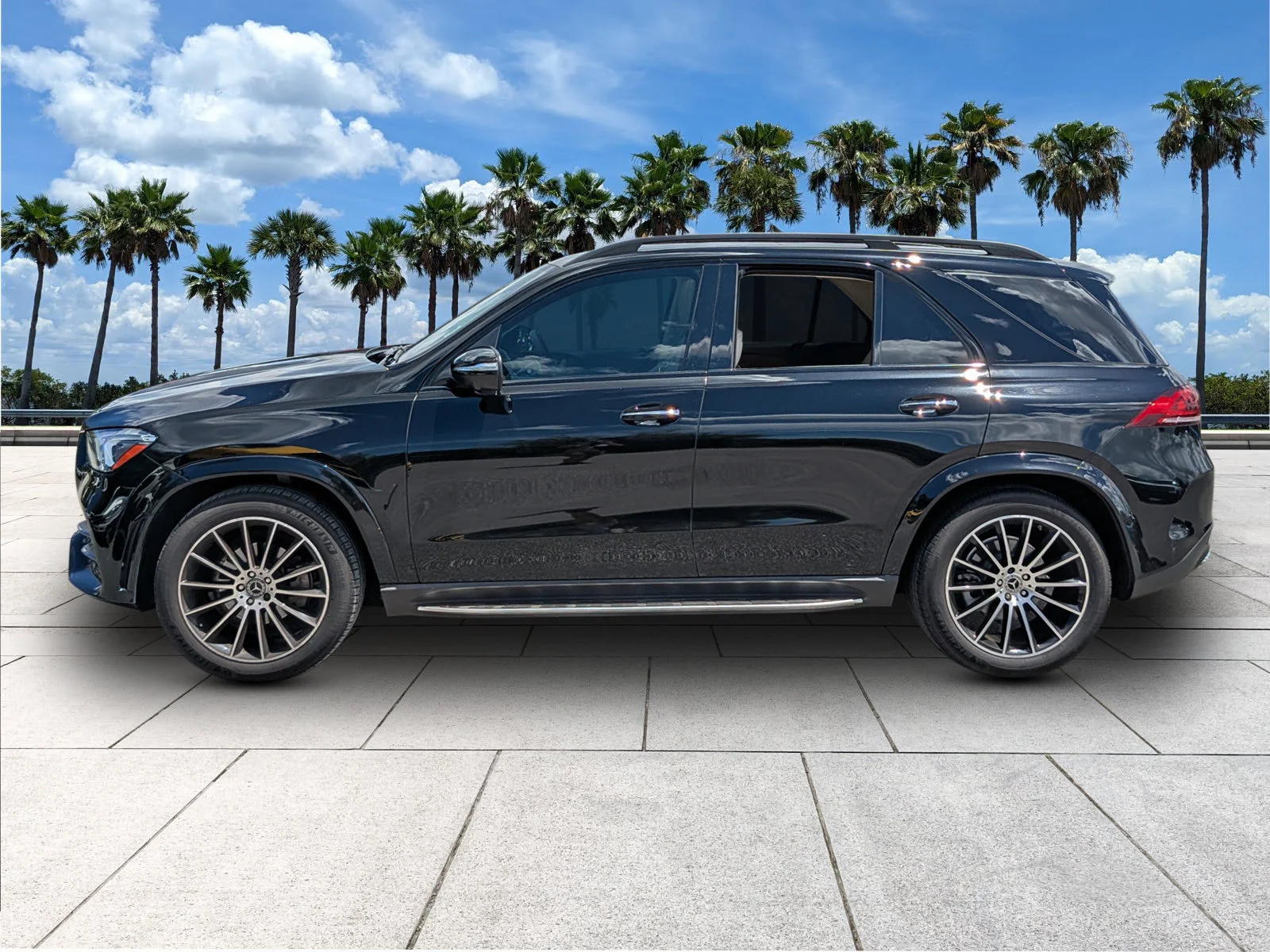 Certified Used 2021 Black Mercedes-Benz GLE 350 image 4