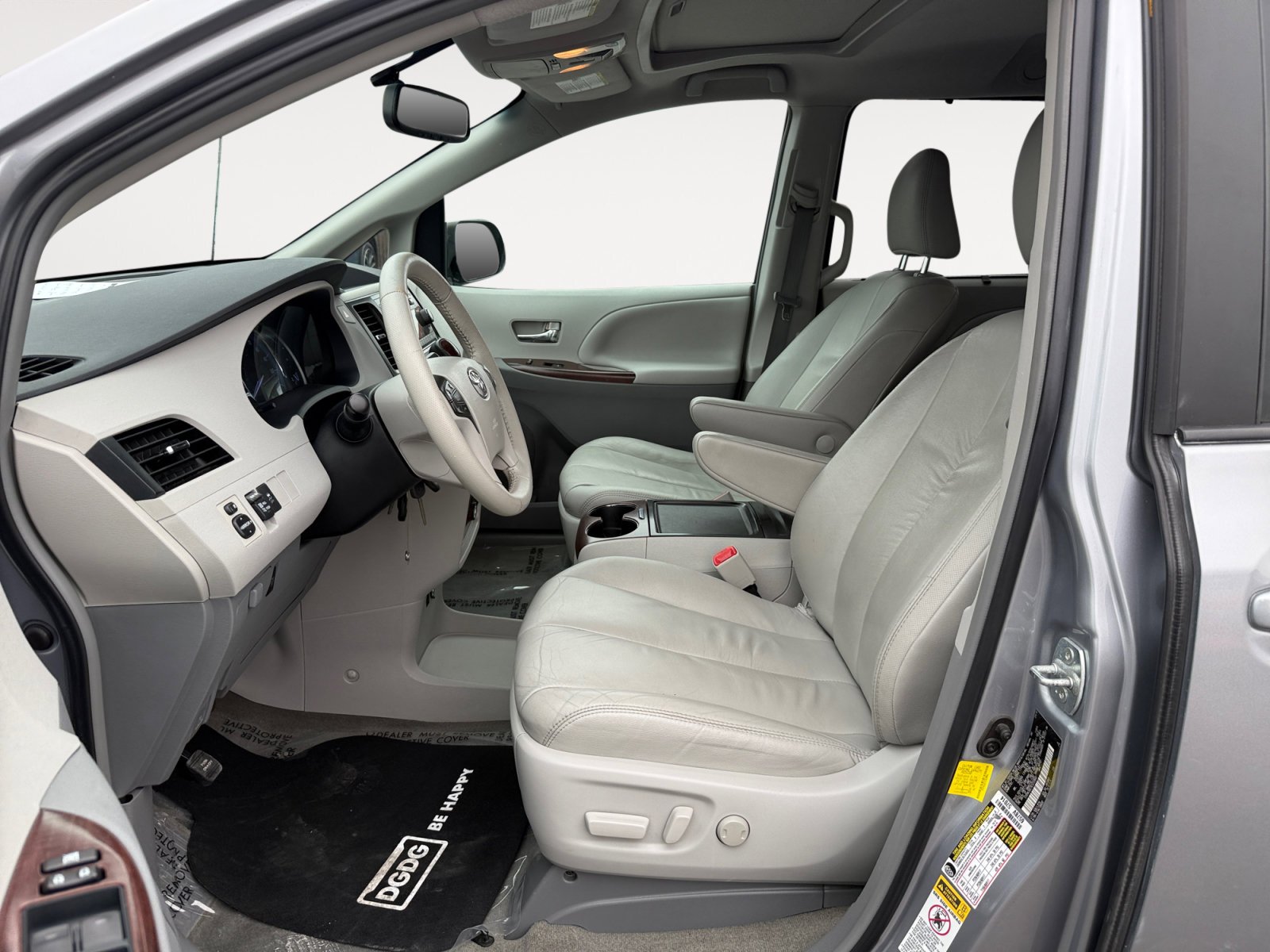Used 2012 Silver Sky Metallic Toyota XLE image 10