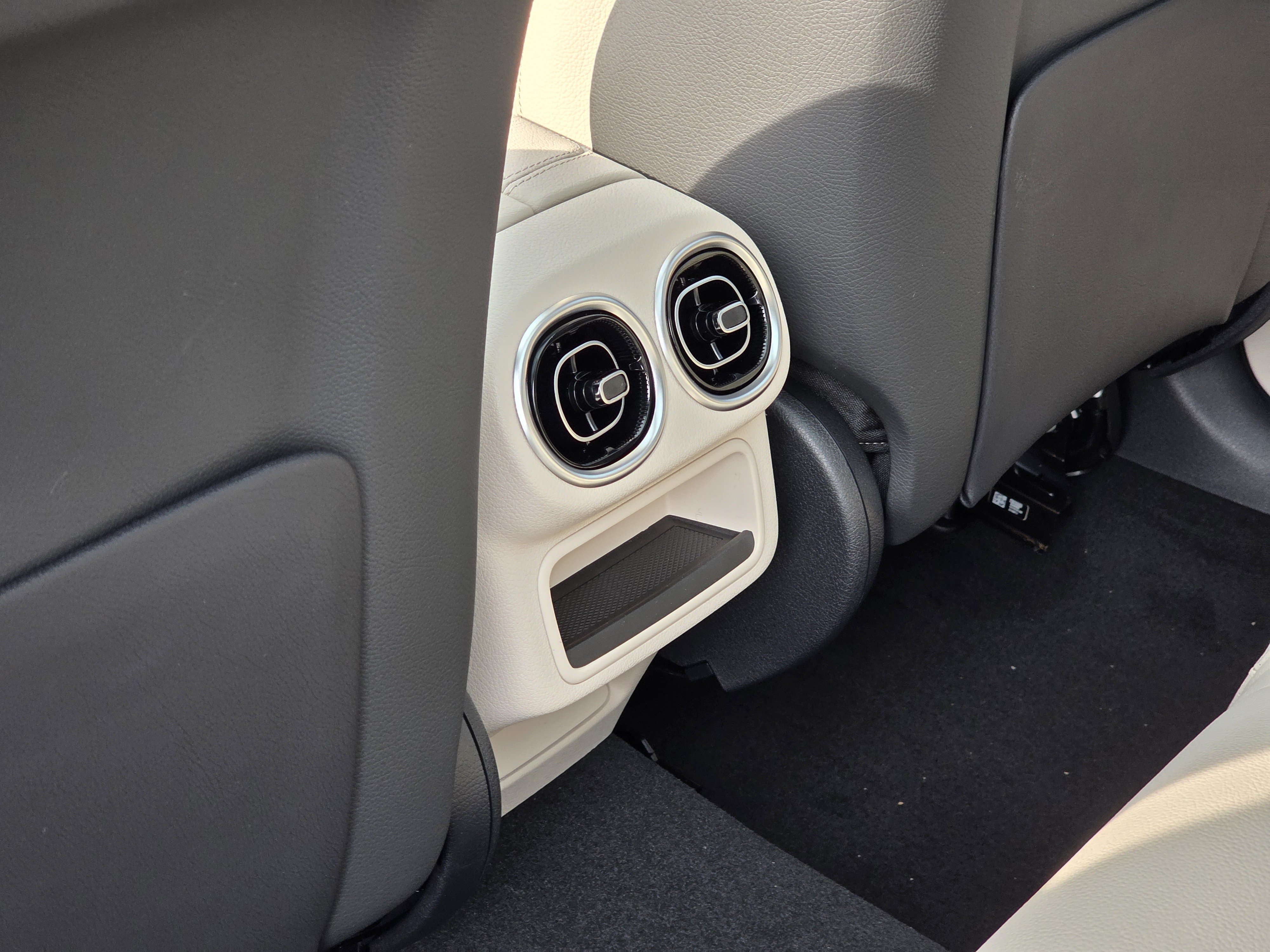 New 2026 Polar White Mercedes-Benz GLC 300 image 16