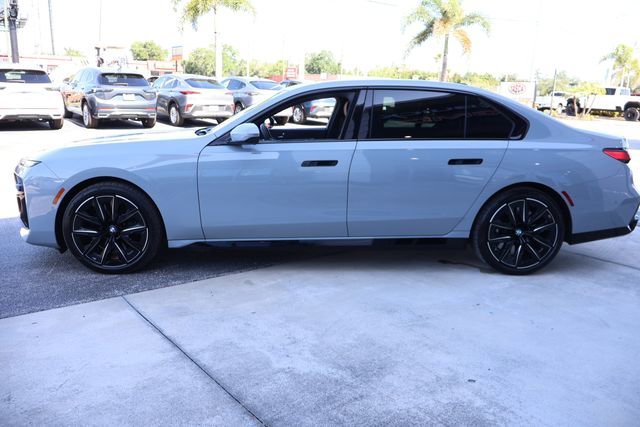 Used 2024  BMW 760i xDrive image 5