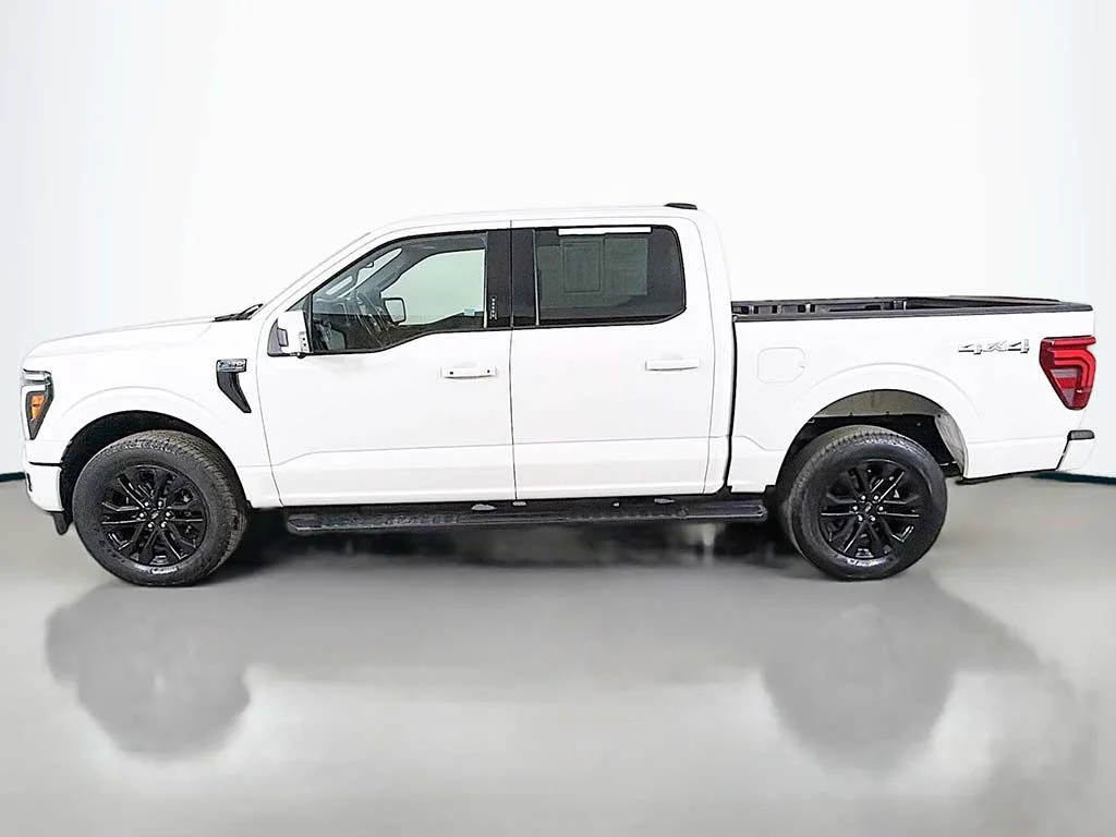 Used 2024 Star White Ford Lariat image 18