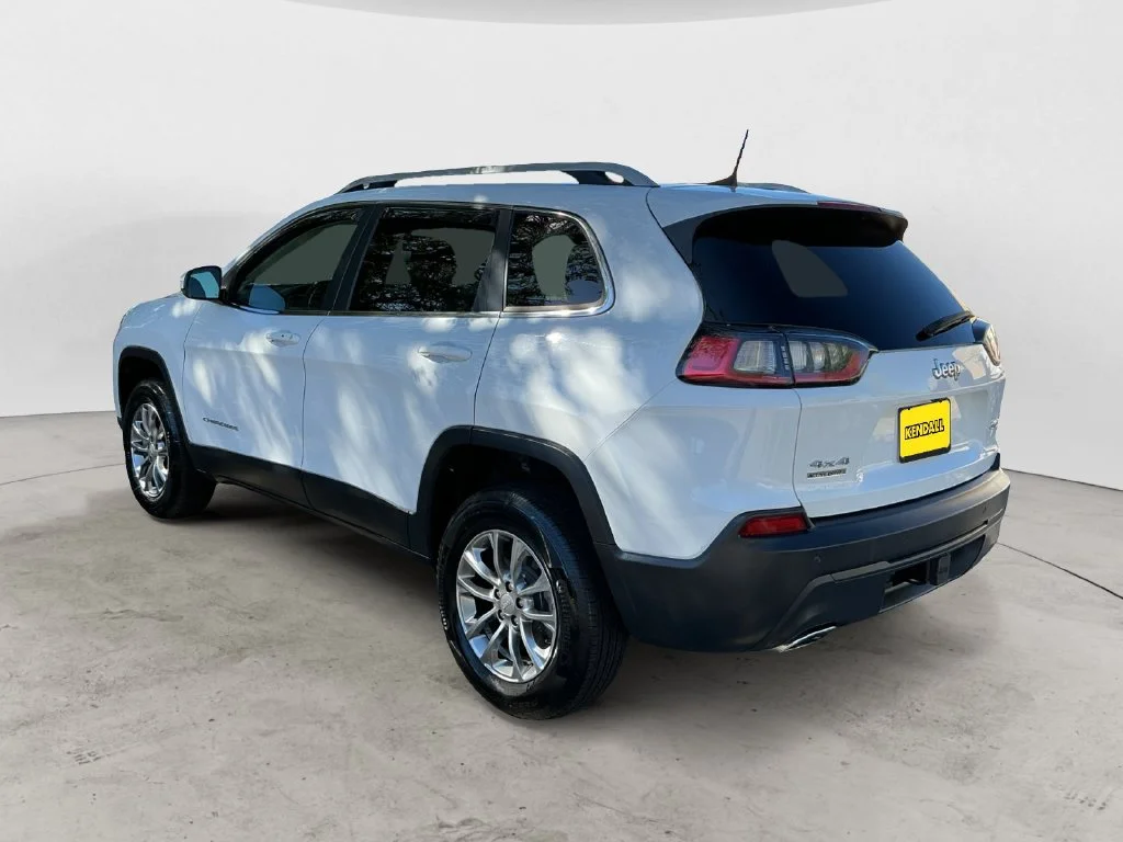 Used 2021 White Jeep Latitude Lux image 7