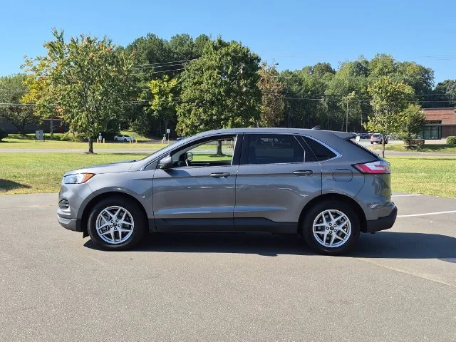 Used 2024 Gray Ford SEL image 10