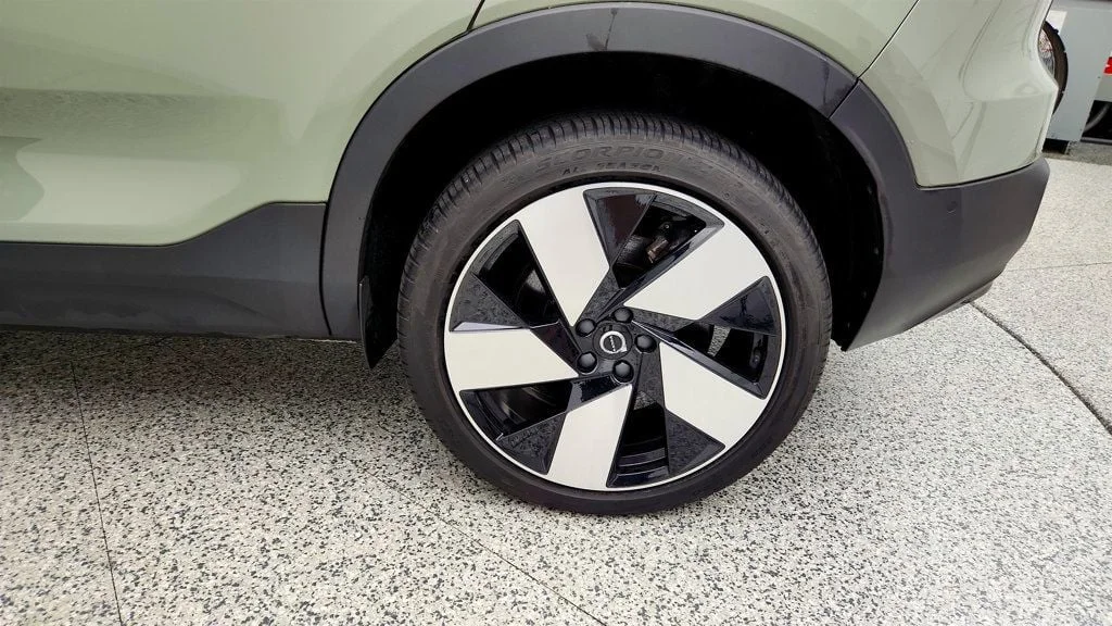 Used 2023 Sage Green Metallic Volvo Twin eAWD Ultimate with Pixel LED Headlights image 9