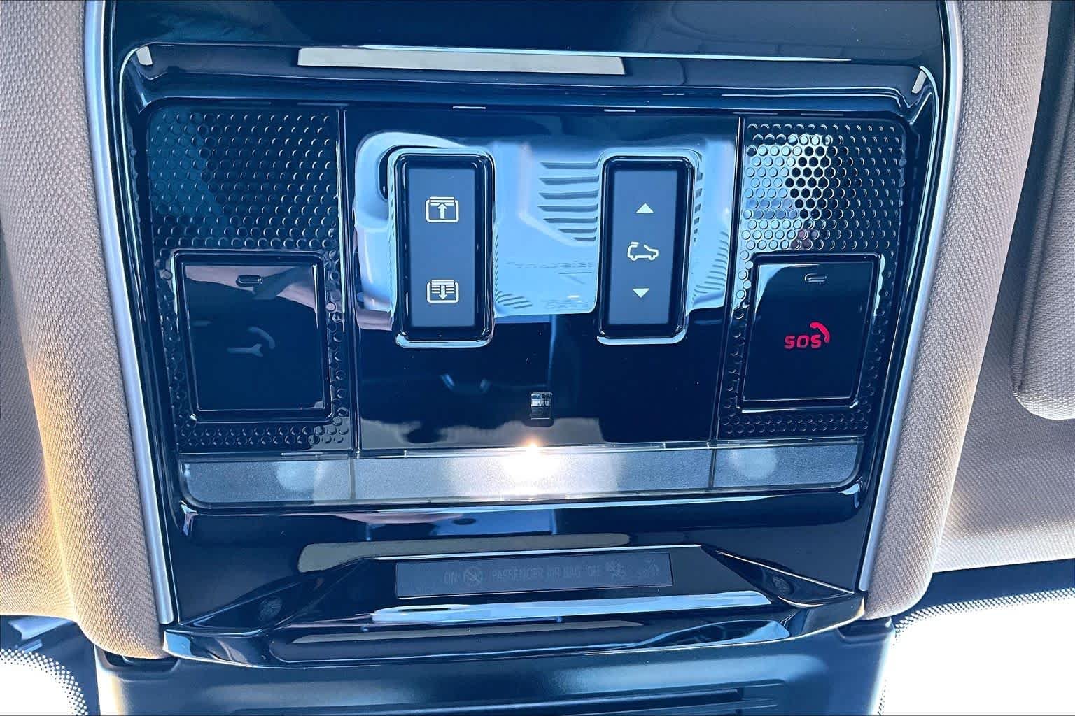 New 2026 Varesine Blue Metallic Land Rover SE image 17