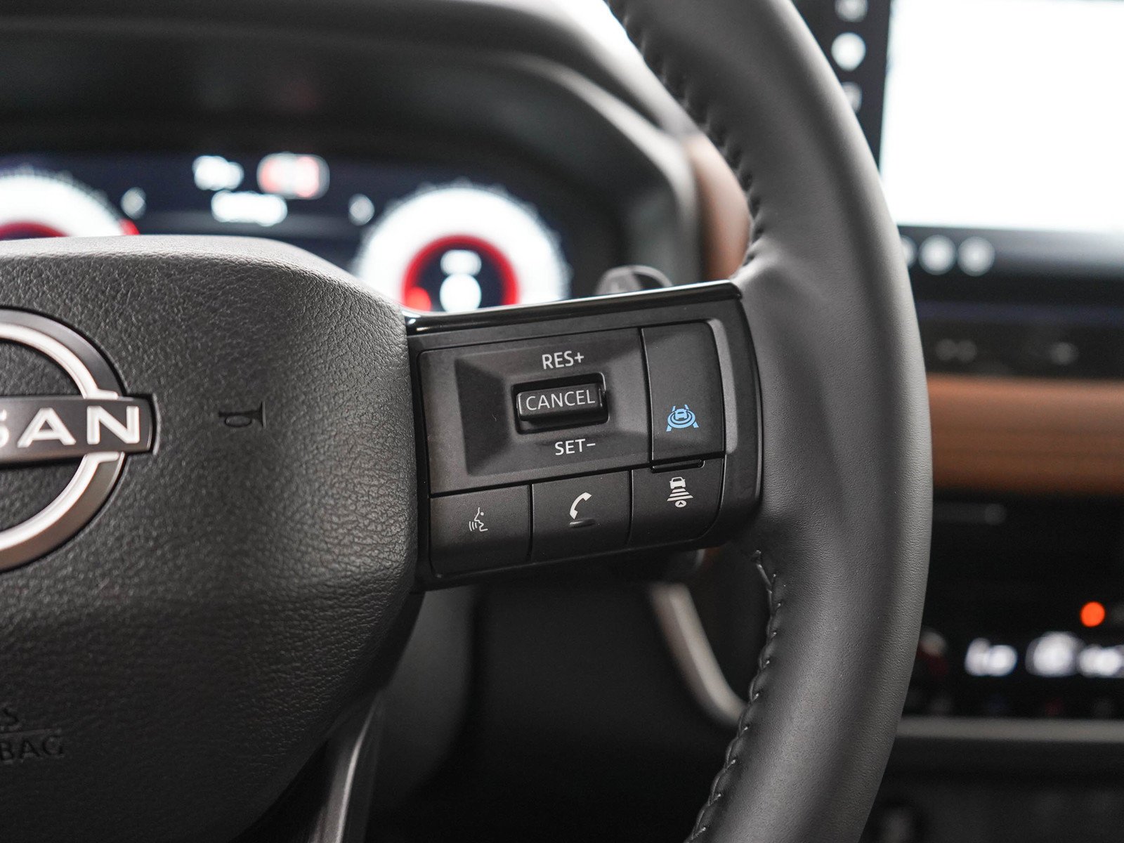 Used 2026 Super Black Nissan AWD Platinum *Ltd Avail* image 27