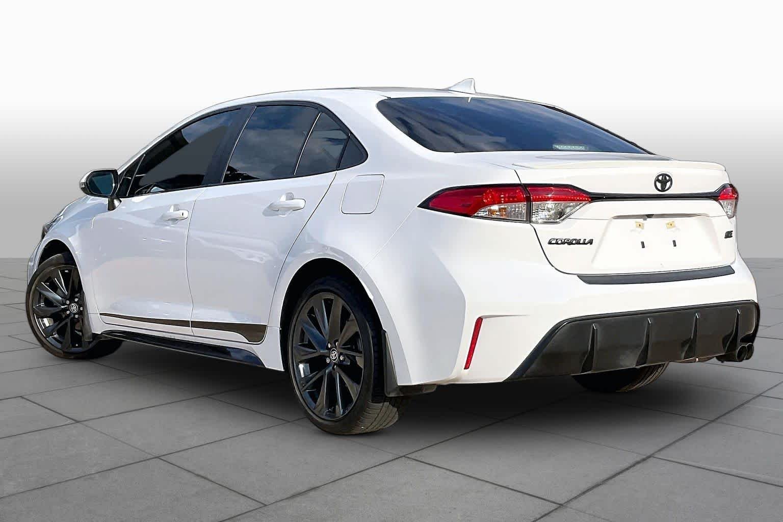 Used 2025 Ice Cap Toyota SE image 12