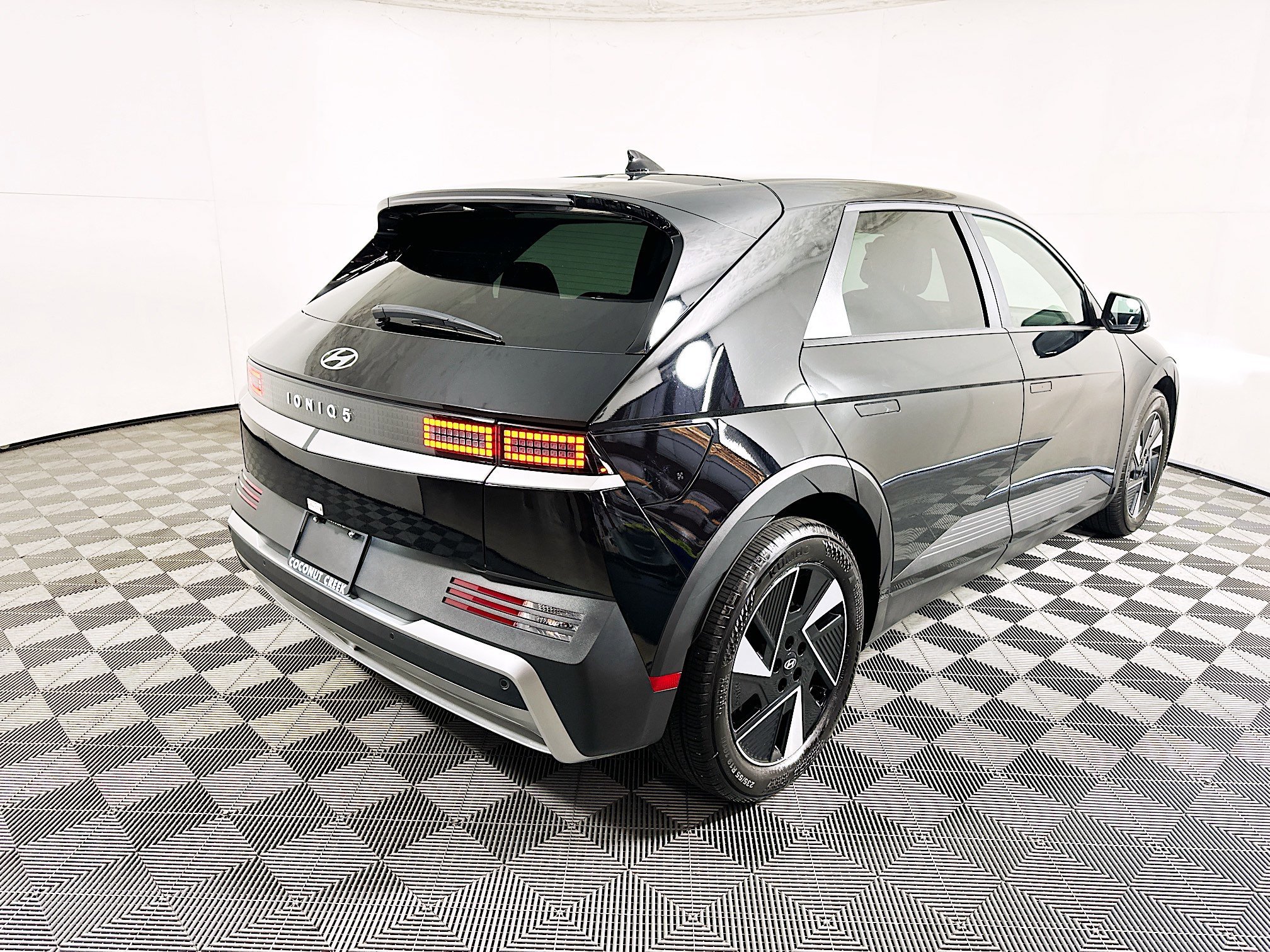 2025 Hyundai IONIQ thumbnail 5