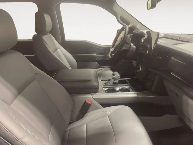 2025 Ford F-150 Lightning Flash - Photo 15