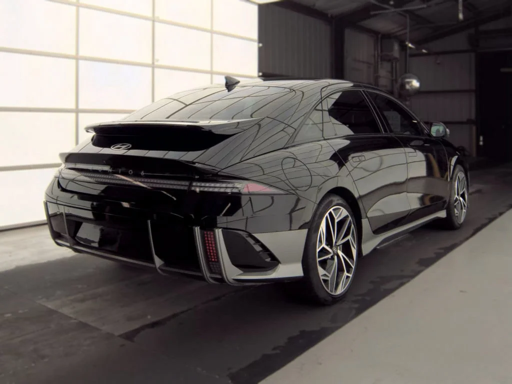 Used 2023 Onyx Black Hyundai Limited image 4