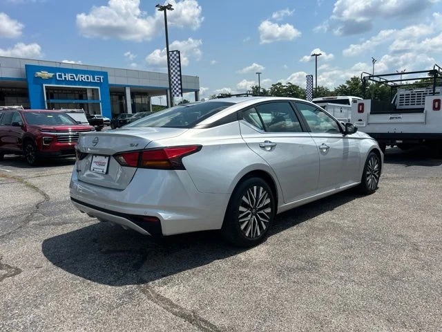 Used 2024 Silver Nissan 2.5 SV image 3