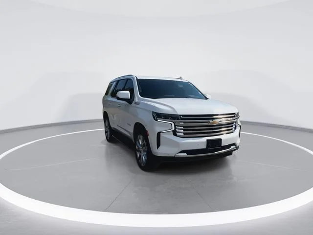 Used 2023 White Chevrolet High Country image 3