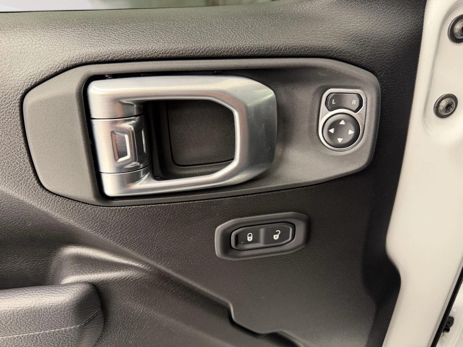 2026 Jeep Wrangler 4-Door Willys - Photo 14