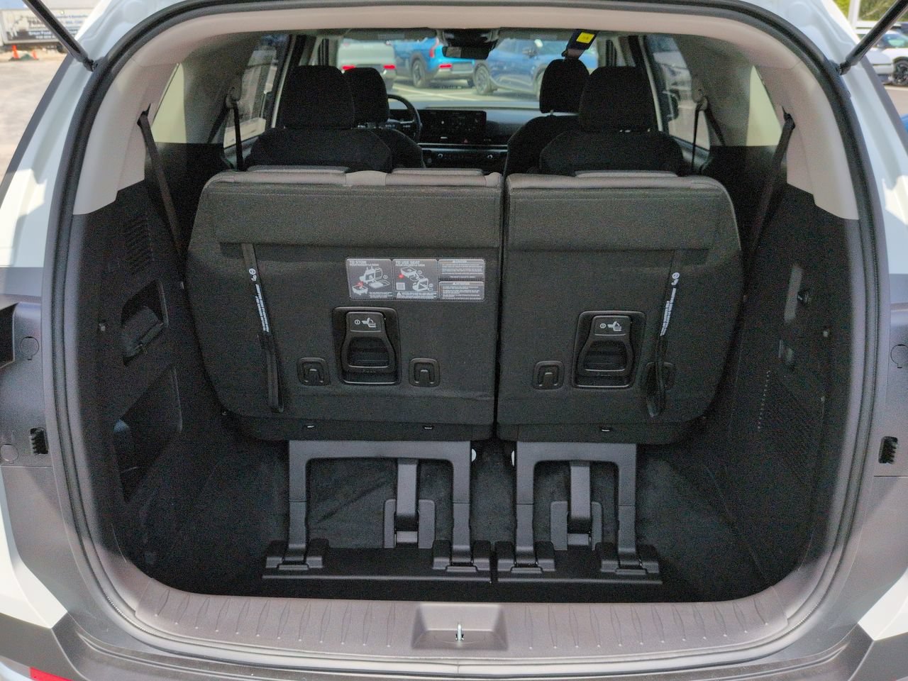 New 2027 Snow White Pearl Kia LX image 14