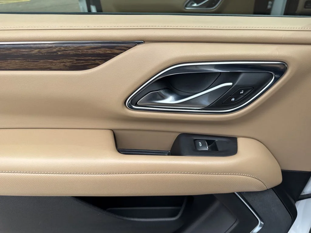 Used 2022 Iridescent Pearl Tricoat Chevrolet Premier image 34