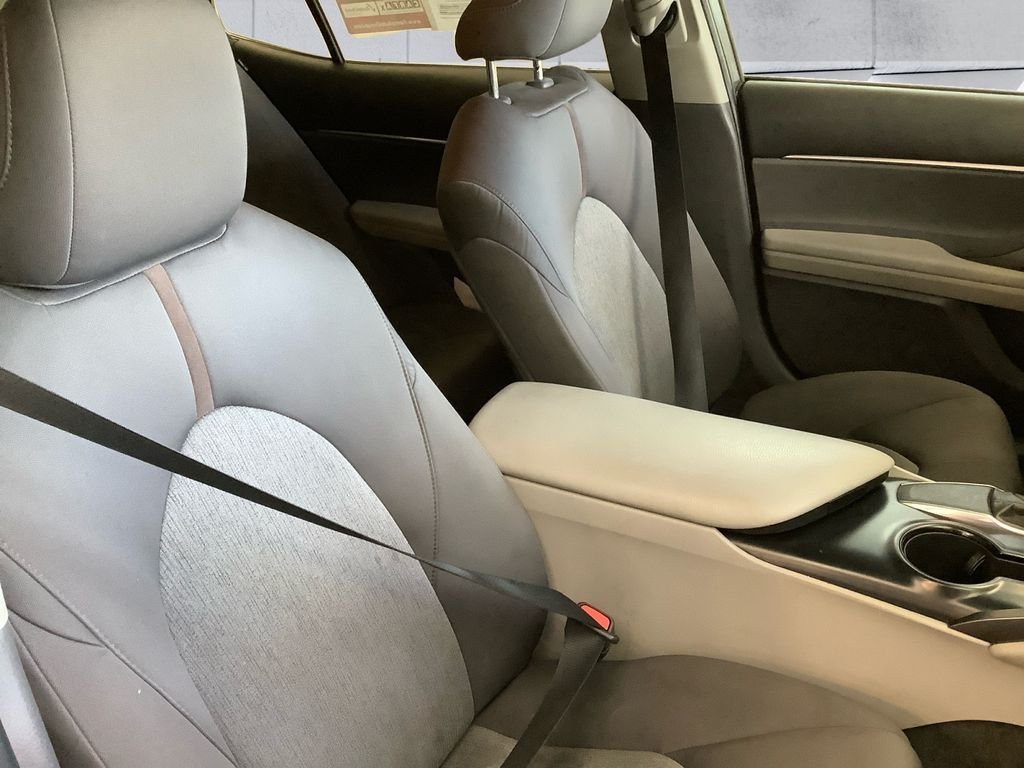 Used 2018 Gray Toyota LE image 14