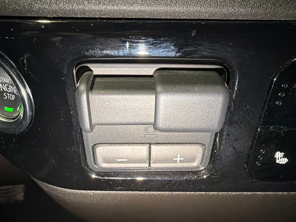 Used 2025 Summit White Chevrolet LT image 34