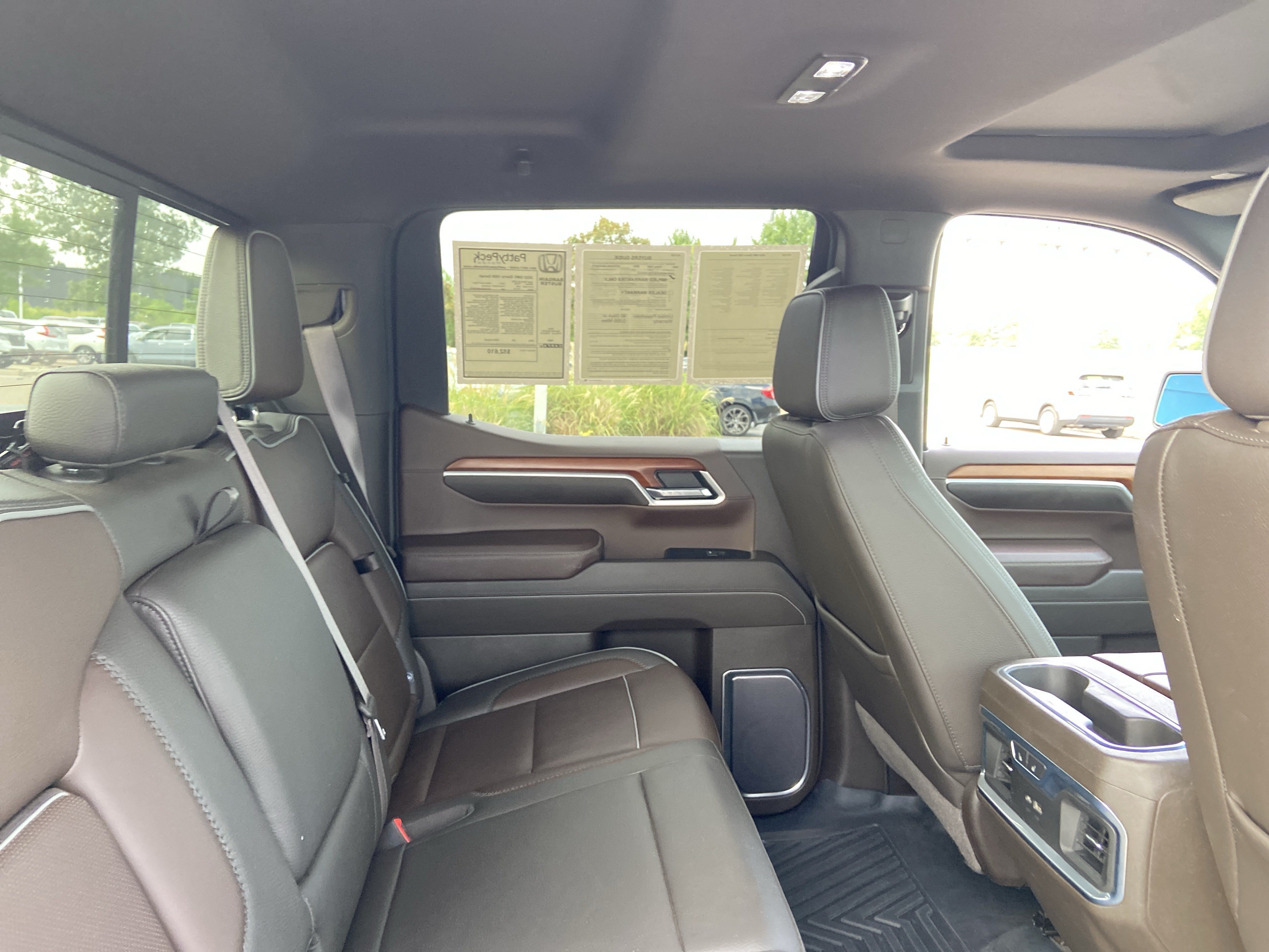 Used 2022 White Frost Tricoat GMC Denali image 21