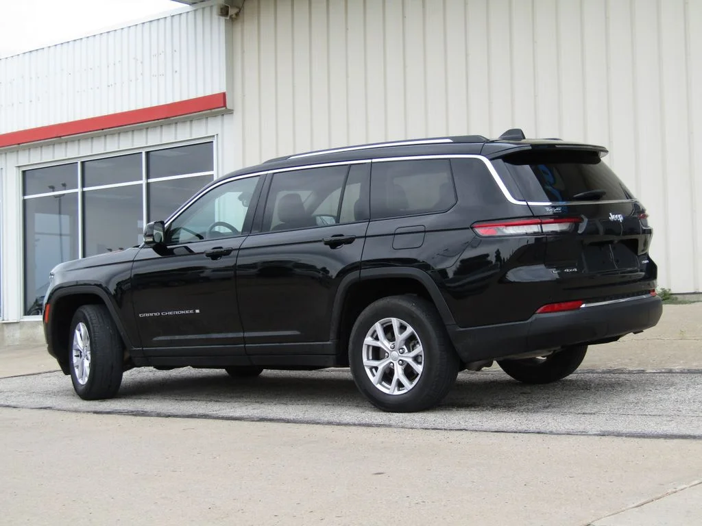 Used 2022 Black Jeep Limited image 10