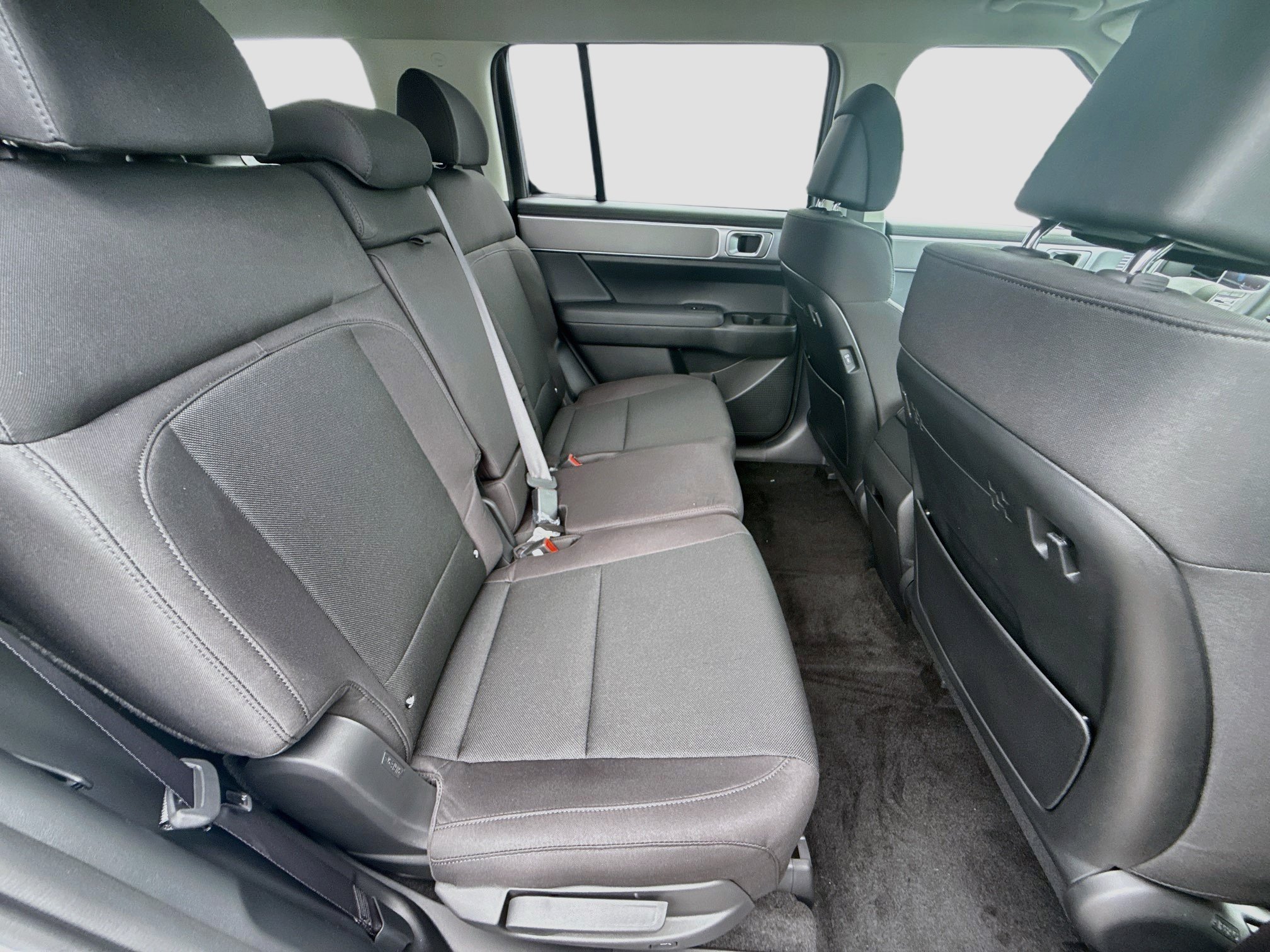 New 2027 Shimmering Silver Hyundai SE FWD image 43