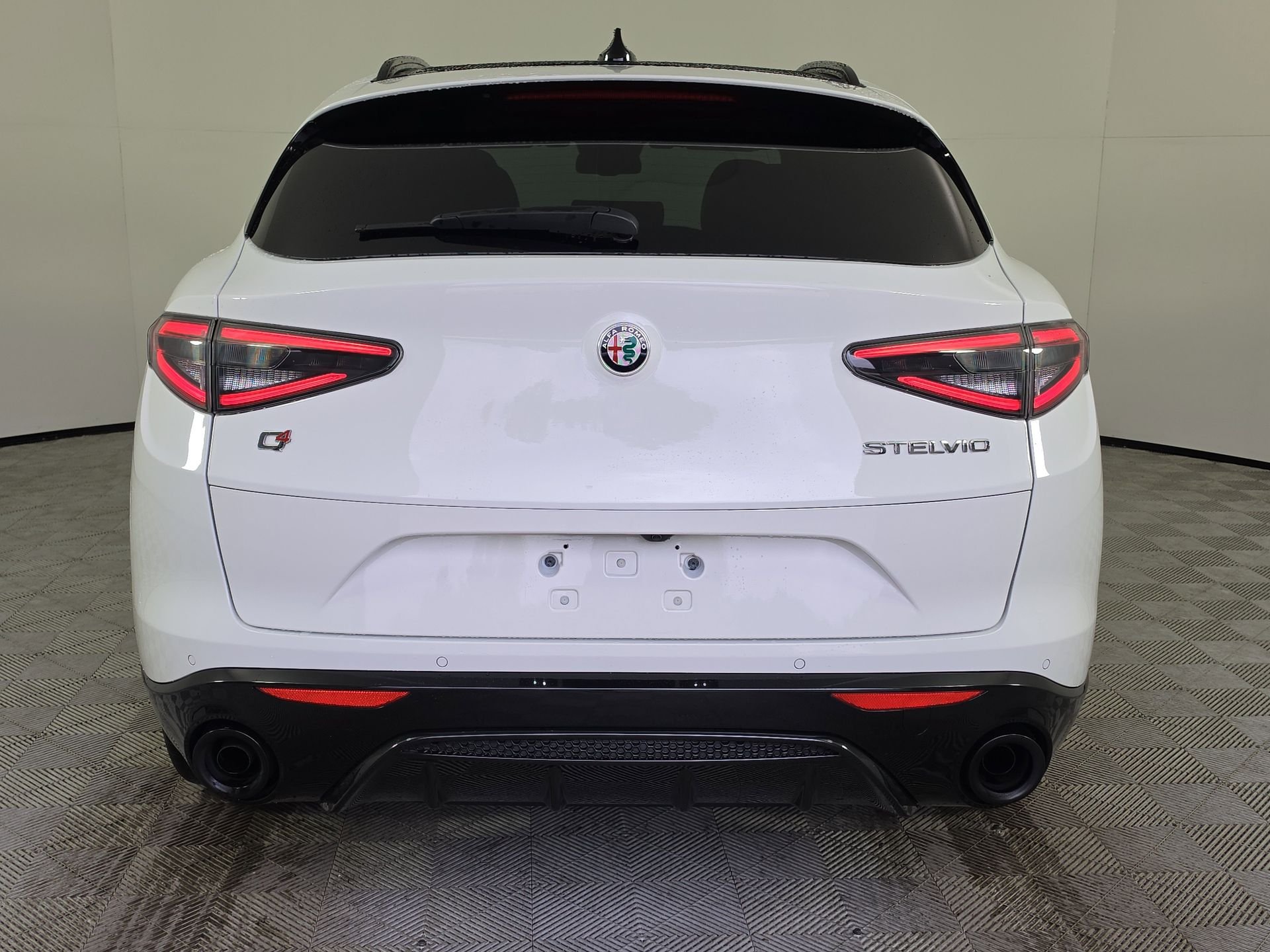 Used 2024 White Alfa Romeo Veloce image 6