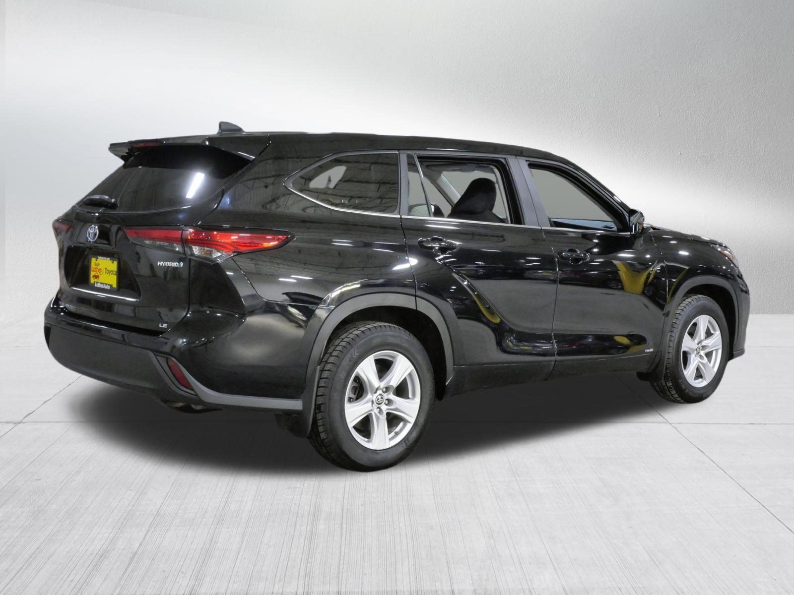 2023 Toyota Highlander LE - Photo 7